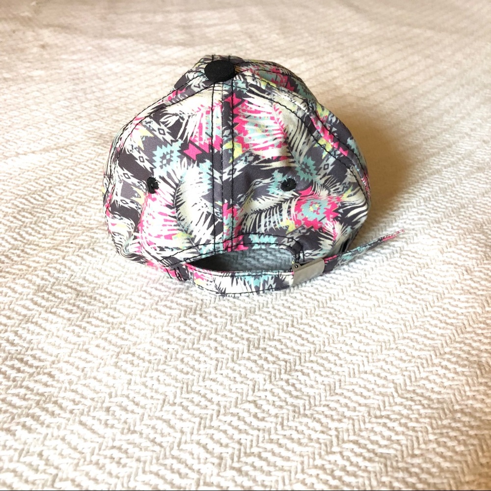 Multicolor hat - Picture 2 of 4